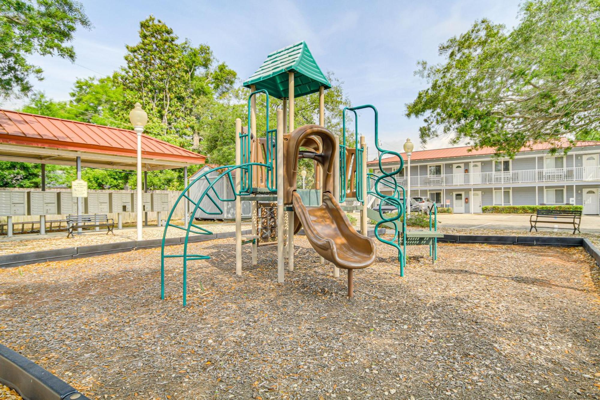 Airy Biloxi Condo With Patio Walk To Beach! Exterior foto